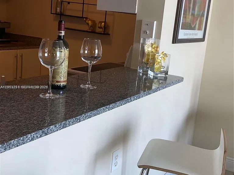 275 NE 18th St #809 — Photo 29