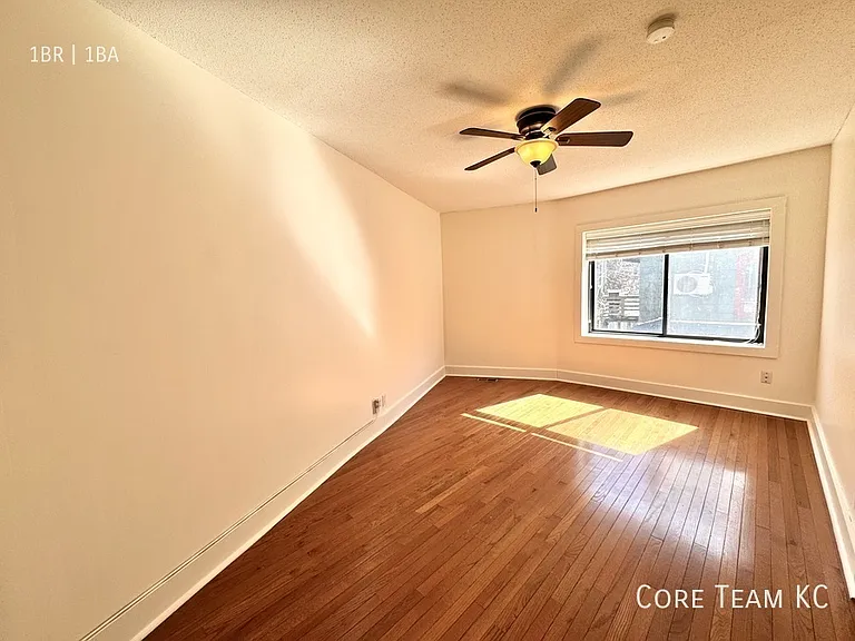 4328 Roanoke Pkwy #206 — Photo 8