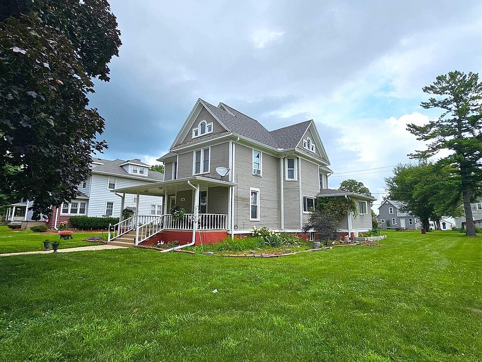 2nd image of 105 N Galena Ave