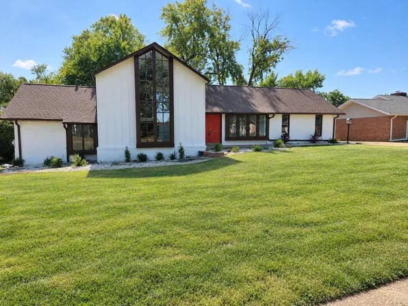 500 Kingridge Dr, Ballwin, MO 63011