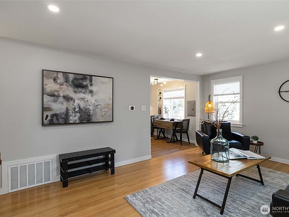 4th image of 10523 Evanston Avenue N