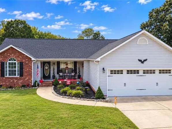 106 John Mills Ln, Thomasville, NC 27360