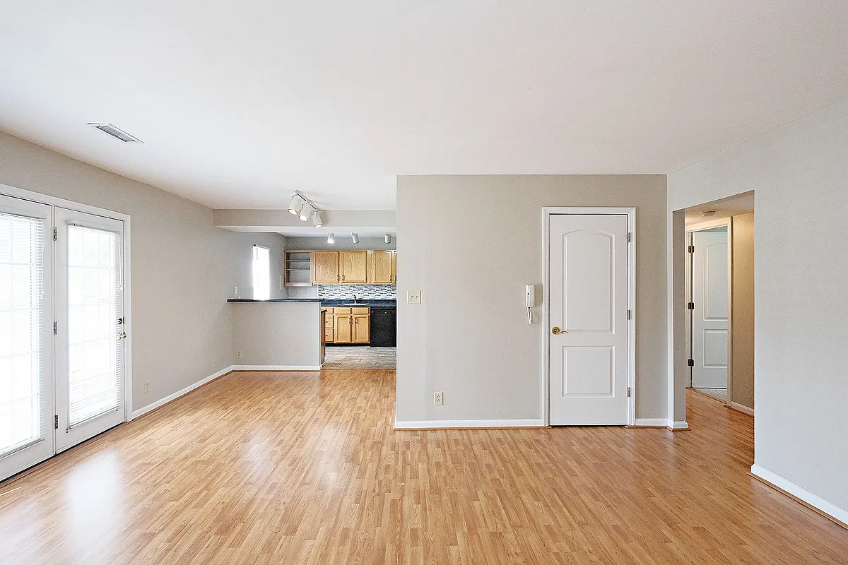 Building Photo - 1223 Villa Ln #D