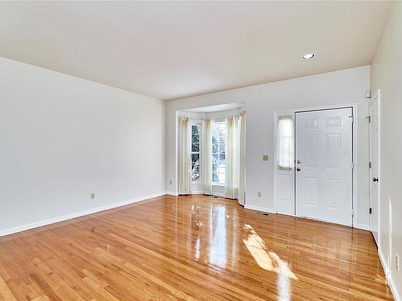 5th image of 1281 Castle Gate Villas Dr