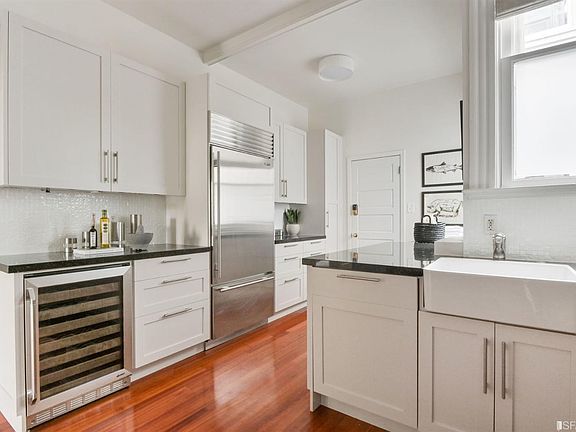 5th image of 648 Clayton St