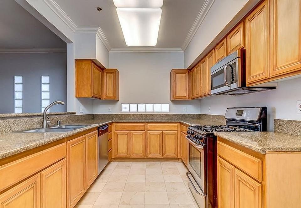 1st image of 602 S Wilton Pl APT 206