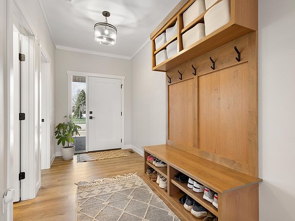 4th image of 1834 Fox Hill Cir