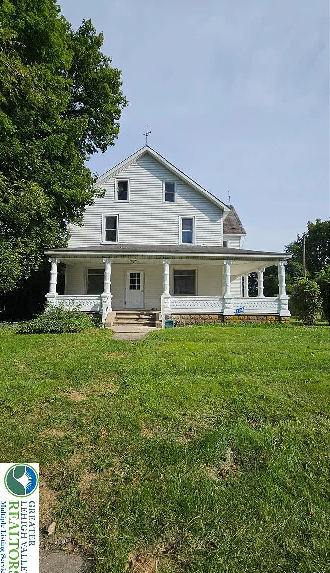 5 bed, 2.0 bath, 1952 sqft, $2,500 — Photo 1