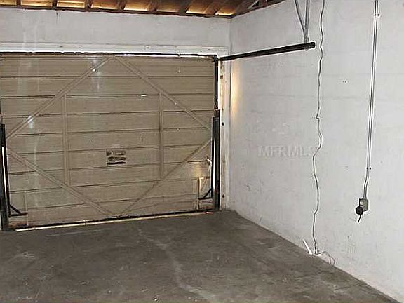 5th image of 1823 Flora Ln