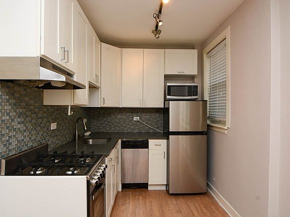 2nd image of 511 W Belmont Ave #D12