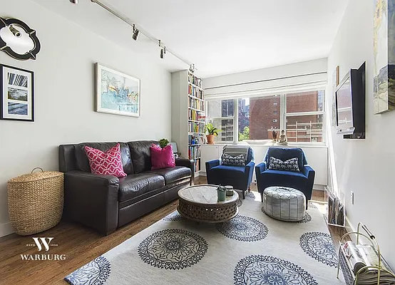 Sold by Warburg | media 8
