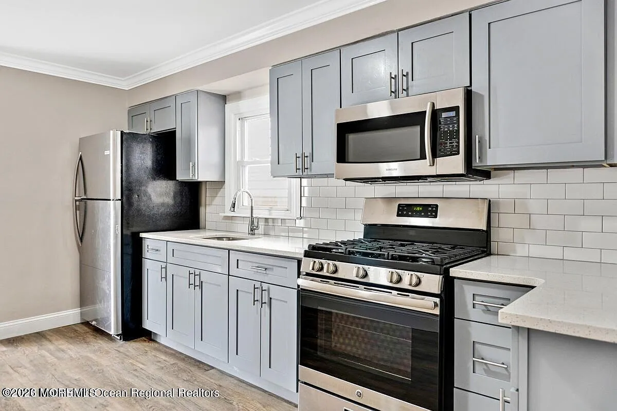 Building Photo - 907 Bond St #1