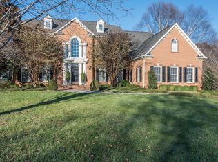 10892 Treeview Ct, Great Falls, VA 22066