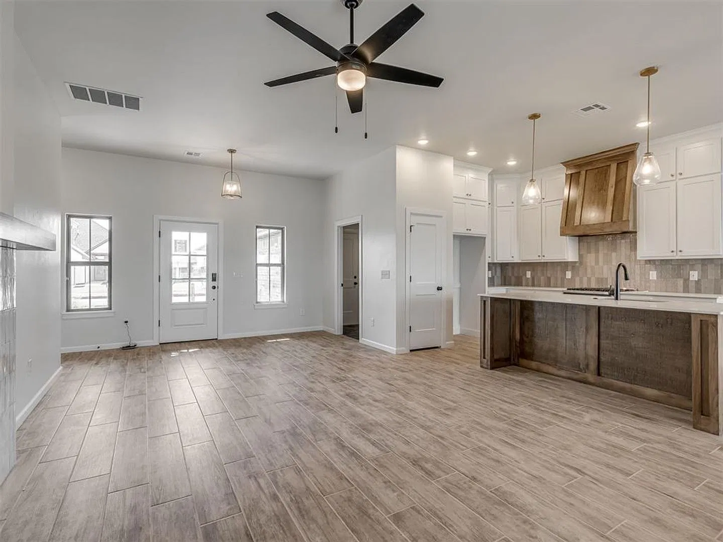 Brand New Home In Mustang! — Photo 3