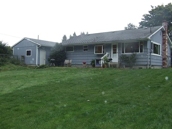 Large backyard backing to greenbelt