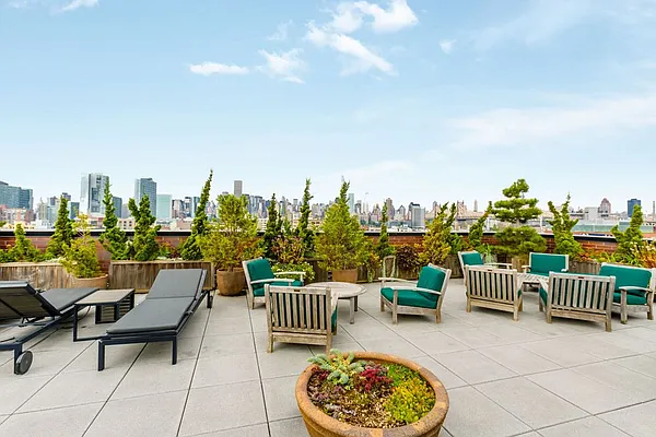 Sold by HomeDax Real Estate | media 8
