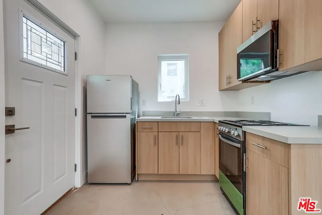 Studio, 1.0 bath, 300 sqft, $1,795 — Photo 4