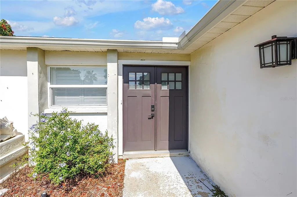 3 bed, 2.5 bath, 1316 sqft, $3,400 — Photo 3