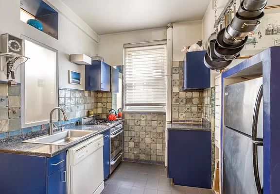 4th image of 152 E 94th St APT 1B