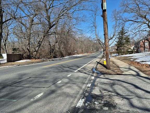 4th image of 867 Roosevelt Ave