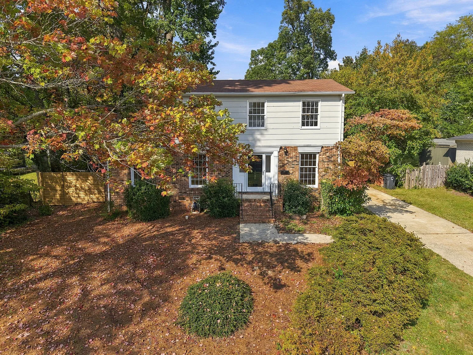 3 bed, 2.5 bath, 1560 sqft, $2,100 — Photo 1