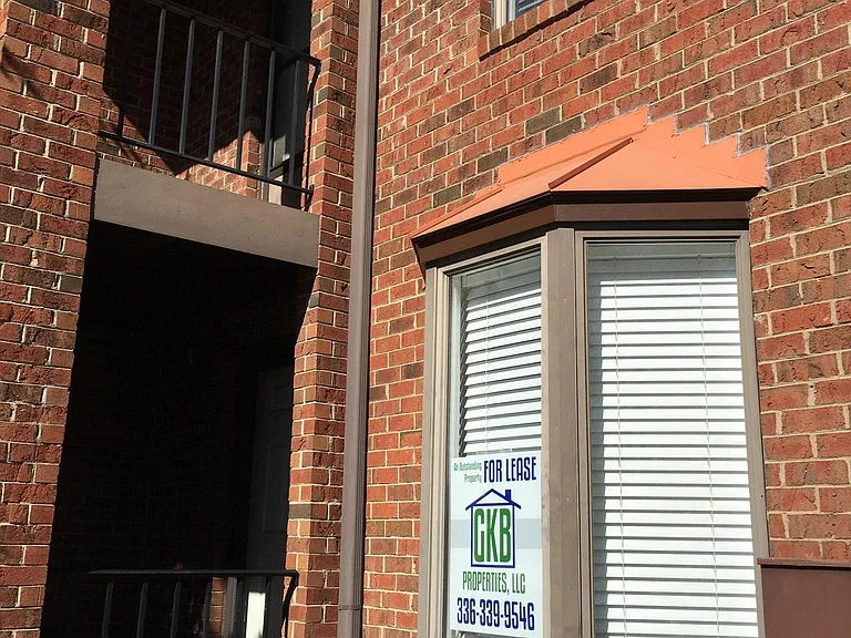Front Stoop/Balcony
