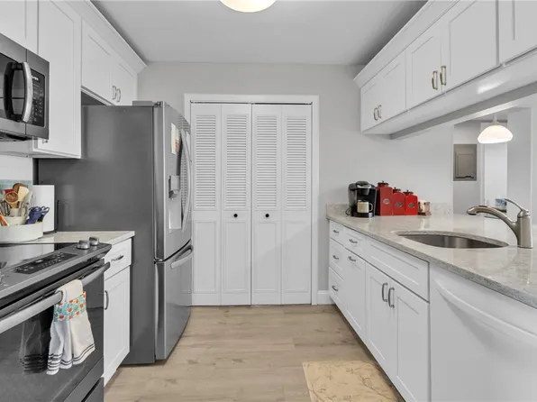 35 Plantation Dr APT 104, Vero Beach, FL 32966