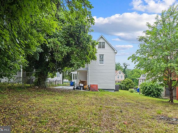 3rd image of 519 Rossiter Ave