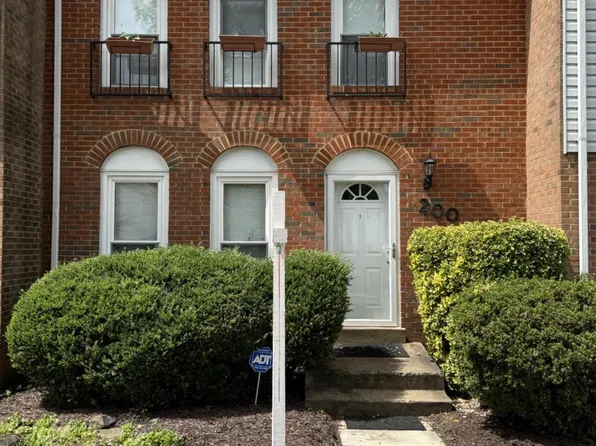 9200 Laurelwood Ct, Manassas, VA 20110