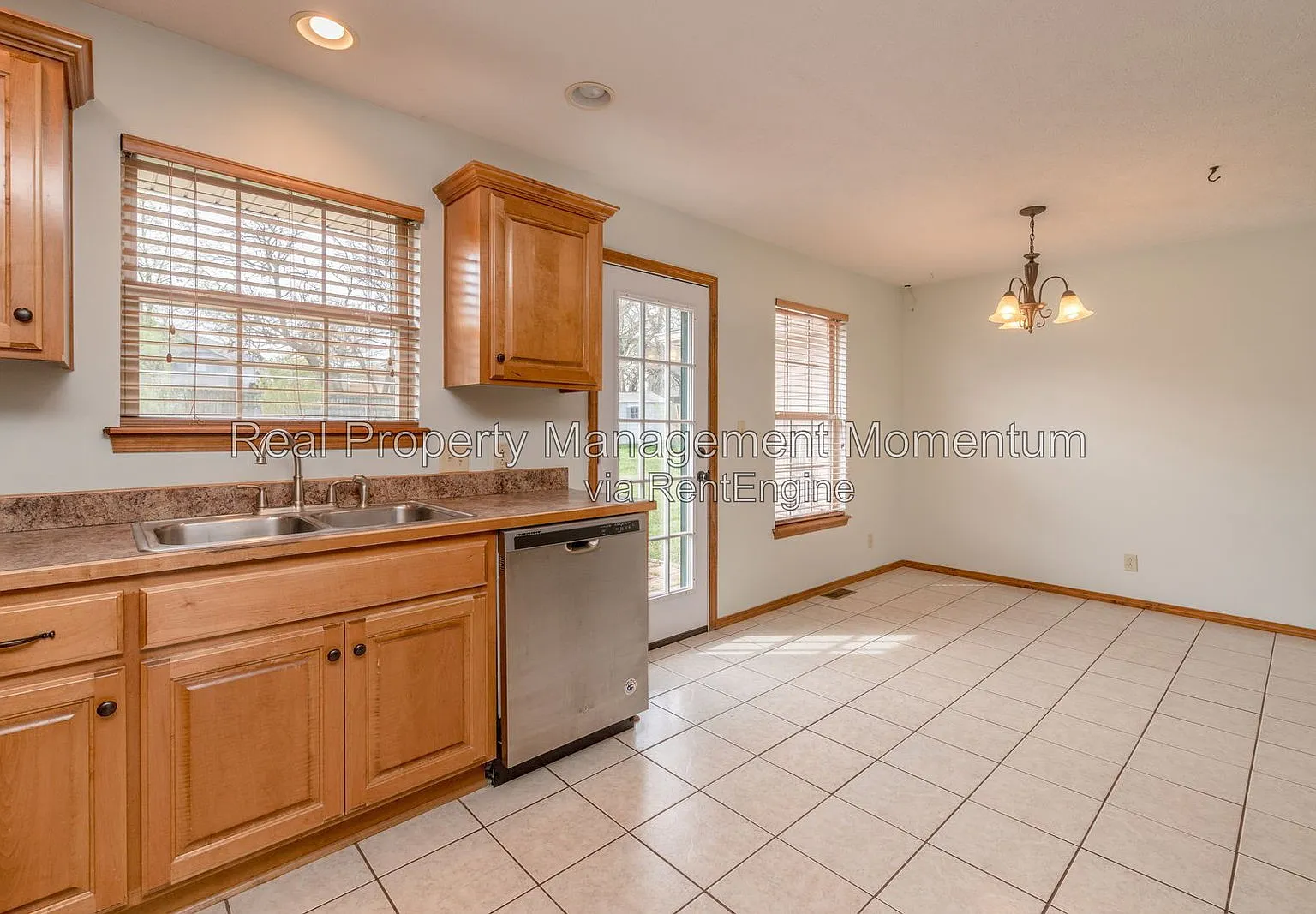 3 bed, 2.0 bath, 1758 sqft, $1,875 — Photo 4