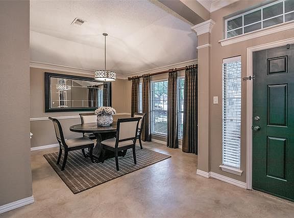 3rd image of 8405 Parkdale Dr