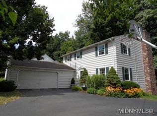 28 Woodberry Rd, New Hartford, NY 13413
