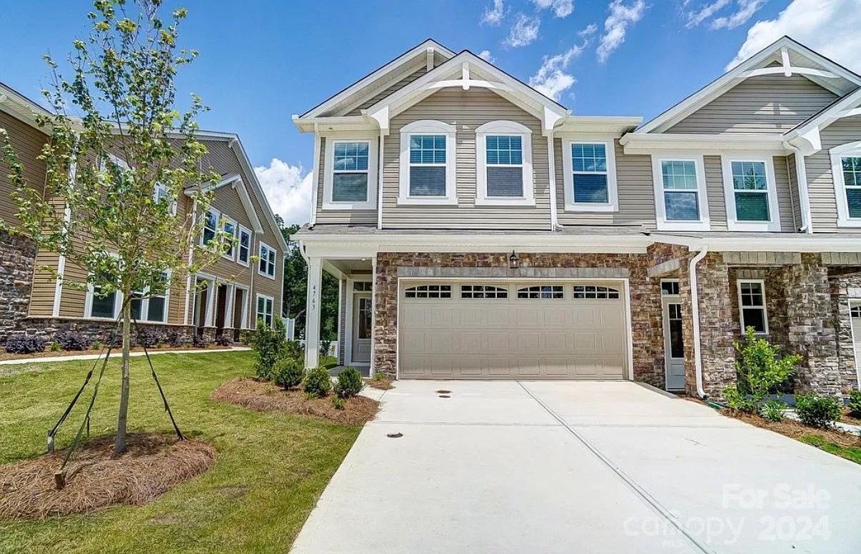 3 bed, 2002 sqft, $2,800 — Photo 1
