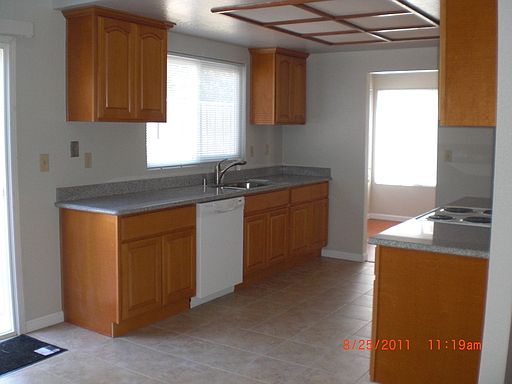 3rd image of 1228 Royal Crest Dr