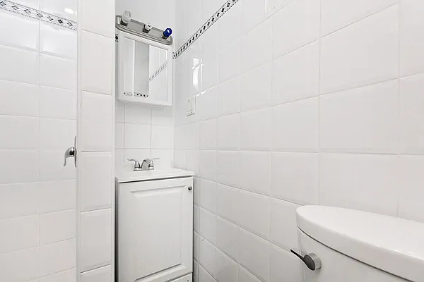 Rented by Waldstar Real Estate LLC | media 34