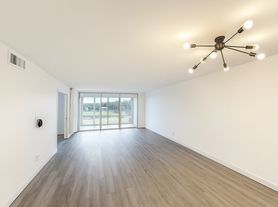 4030 W Palm Aire Dr, Pompano Beach, FL