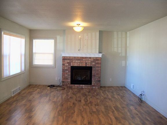 4th image of 1834 Alderson Ave