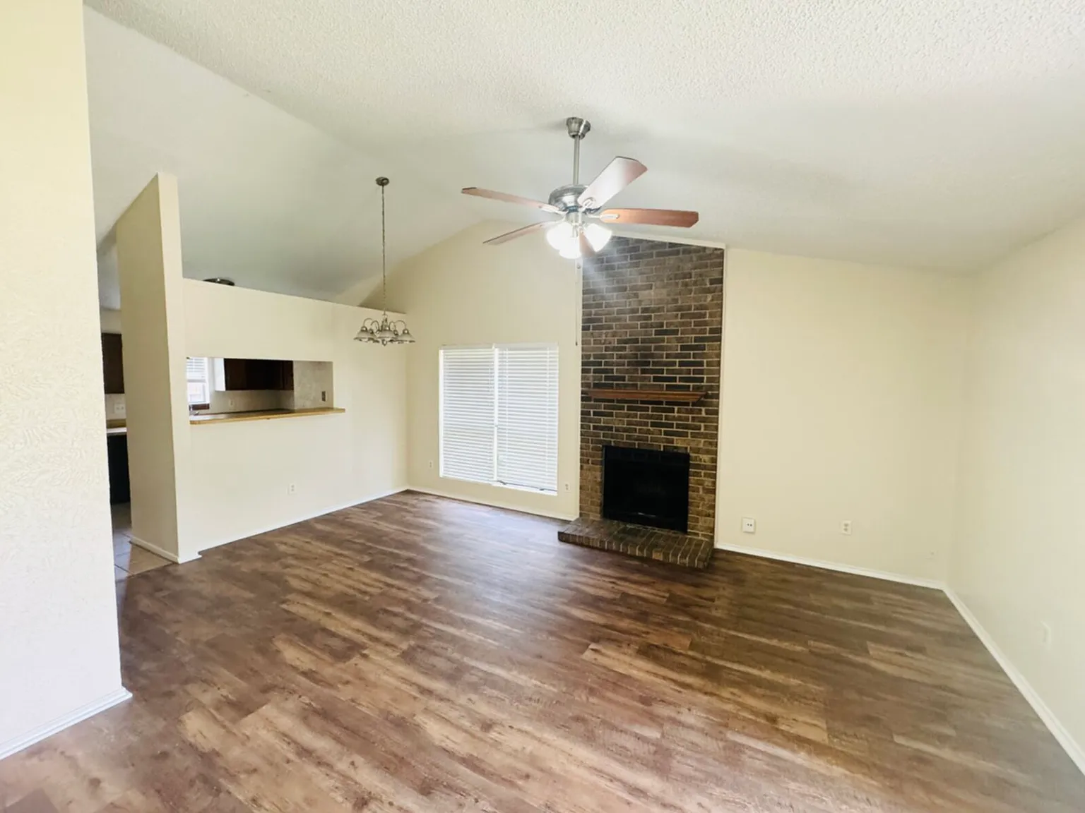 2 bed, 1.5 bath, 1075 sqft, $1,395 — Photo 3