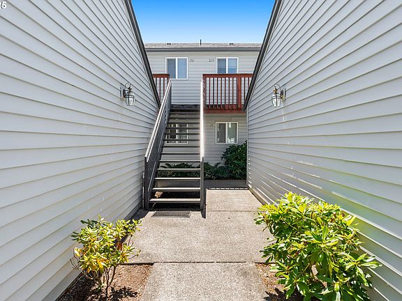 2nd image of 4000 NE 109th Ave Unit 209G