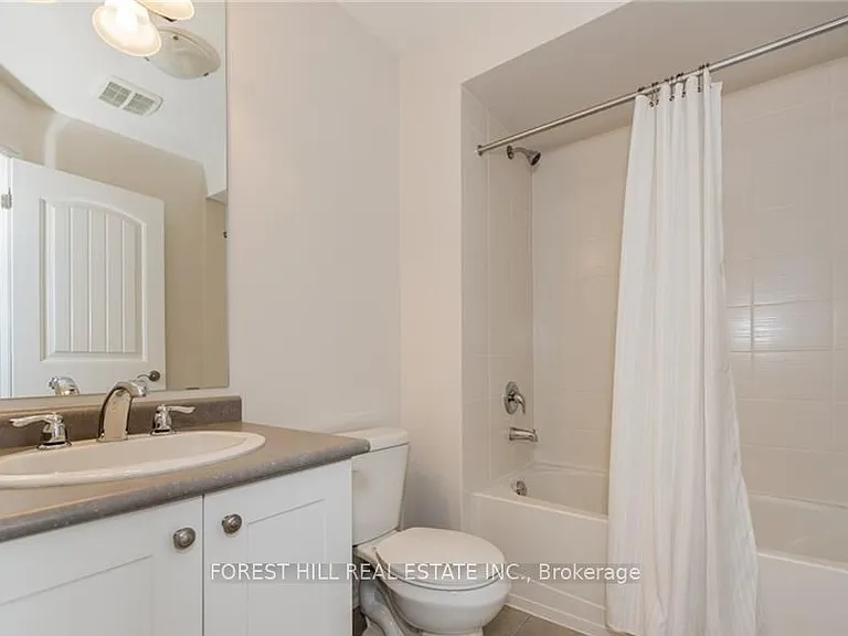 70 Hanson Cres — Photo 18