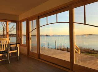 27 Cottage Ln, Rockport, ME 04858