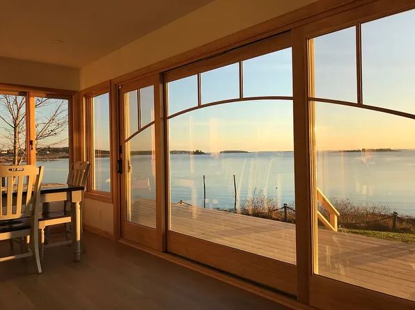 27 Cottage Ln, Rockport, ME 04858