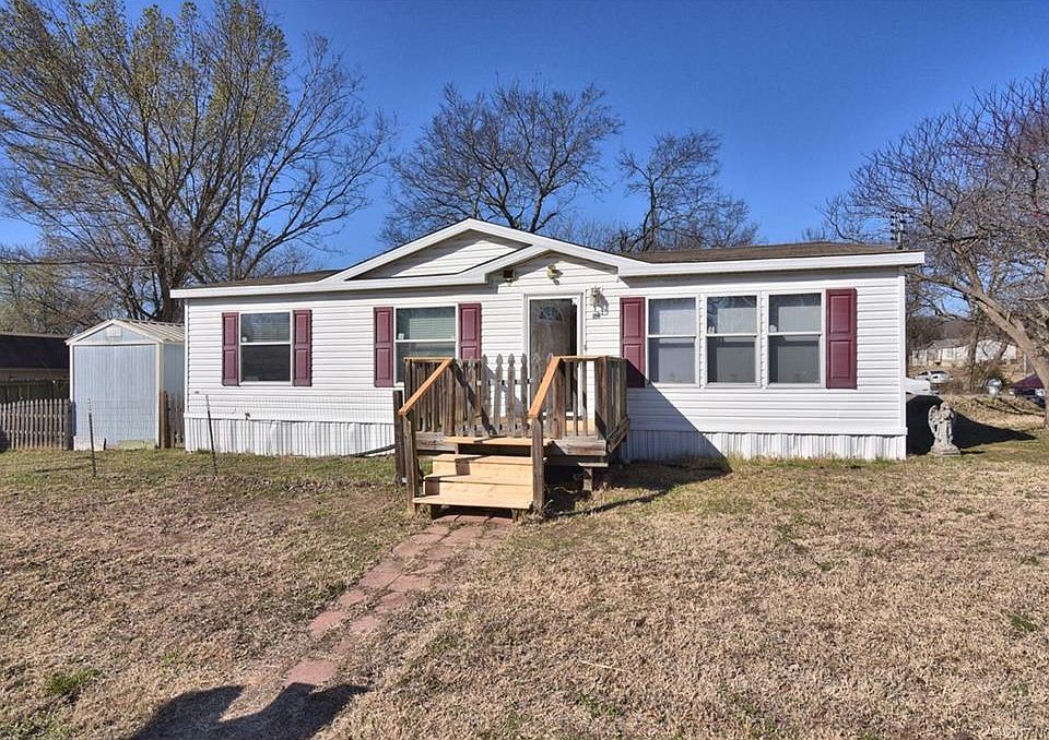 1st image of 932 W 137th Pl