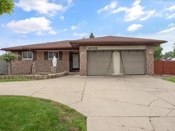 4016 Fox Hill Dr, Sterling Heights, MI 48310