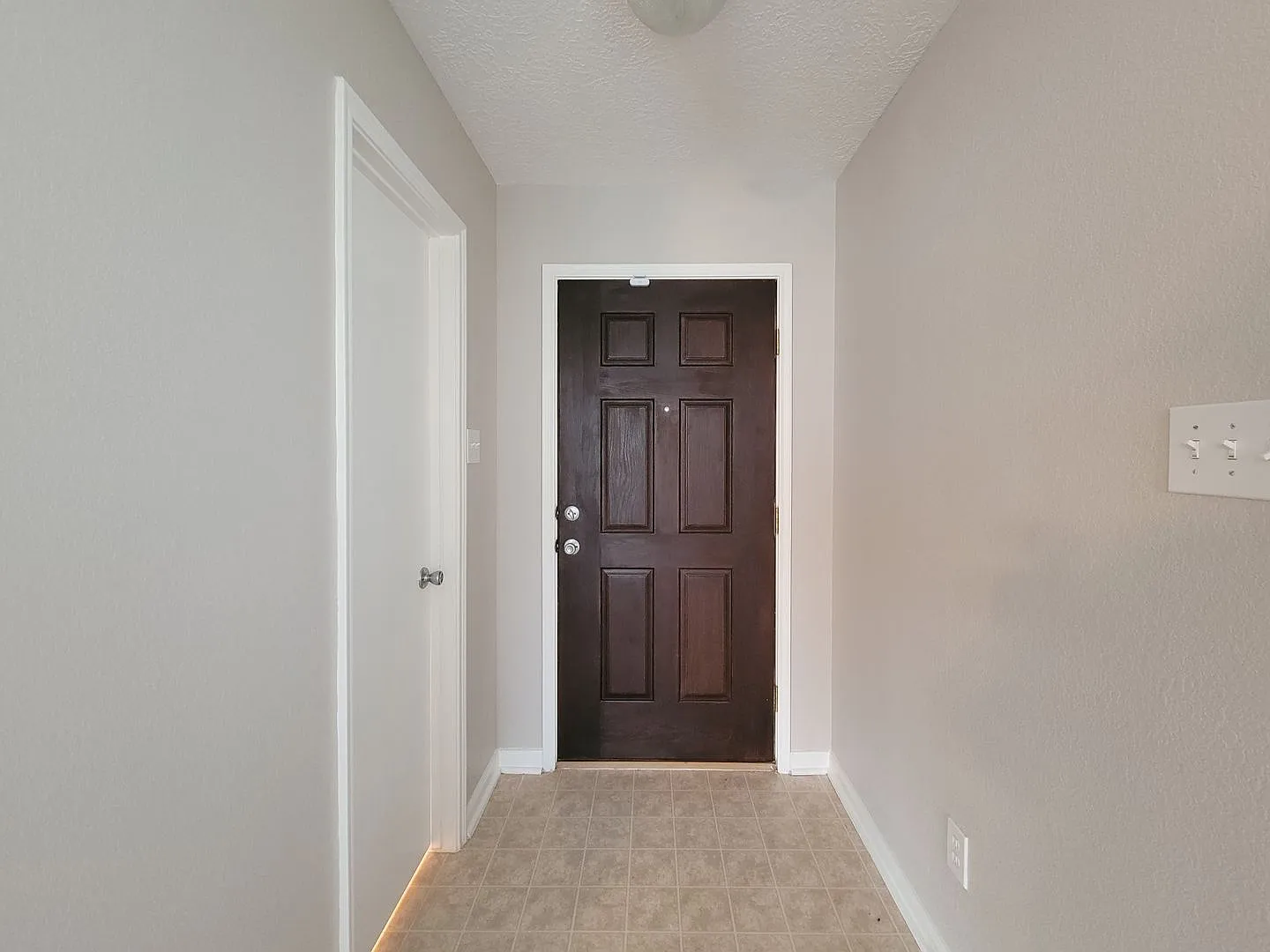 This charming 3 bedroom, 2.5 bathroom home is now on the market! The kitchen boasts generous coun... — Photo 4