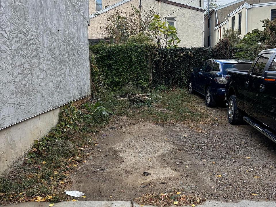 1st image of 1032 & 1034 N Leithgow St