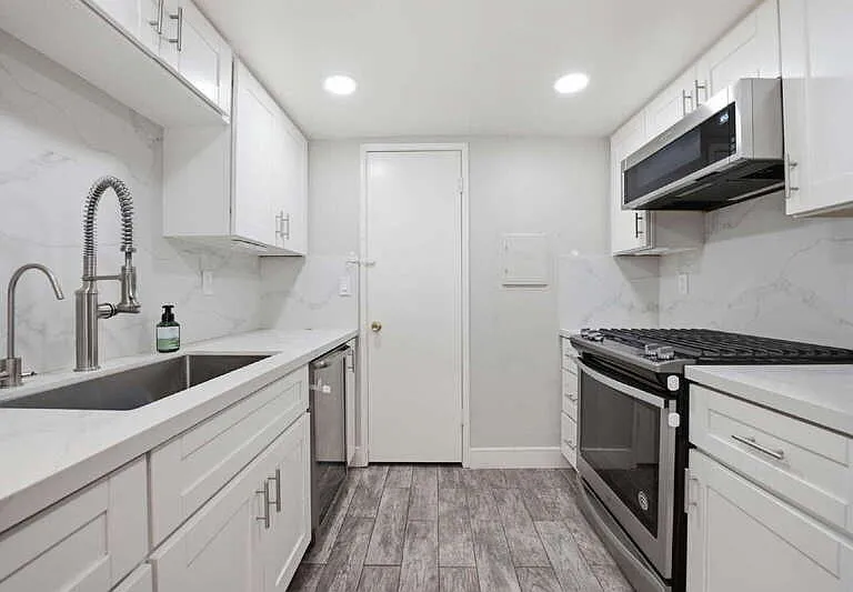 633 R Ave #35 — Photo 7