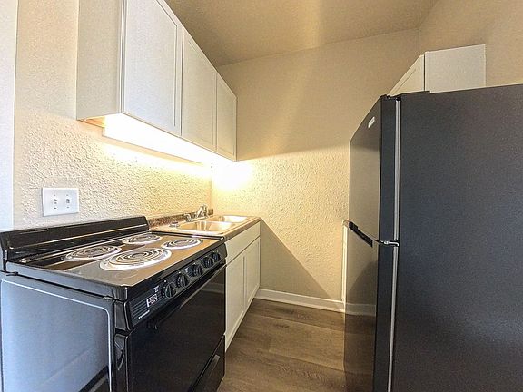 2nd image of 102 E Robinson St #204