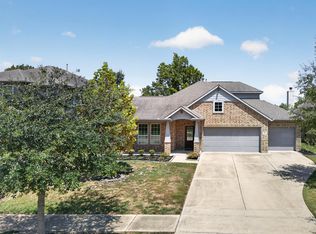 114 Woodridge Xing, Clute, TX 77531