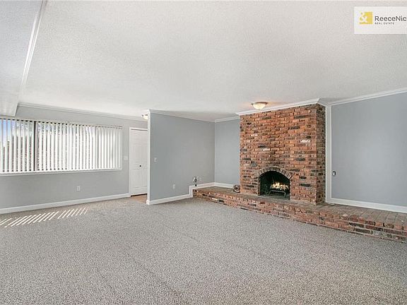 5th image of 104 E 41st St APT 9